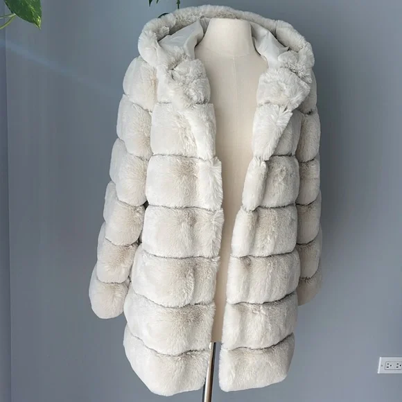 BCBGMAXAZRIA Cream Faux Fur Hooded Coat Size S - Picture 3 of 12